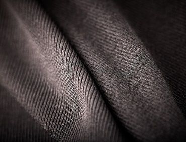 BLACKHEAT 원단은 보온 기능이 우수하여 추운 날에도 편안하고 따뜻하게 입을 수 있습니다.