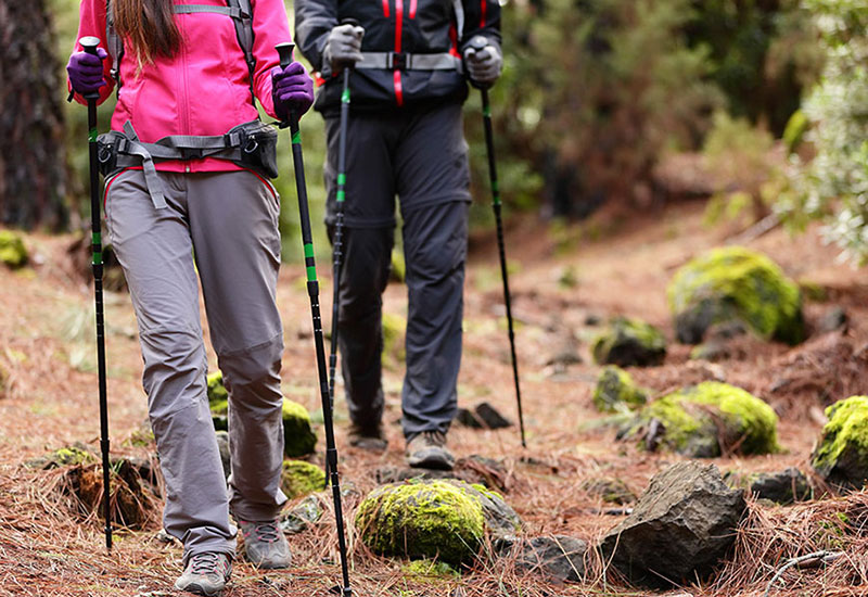 Doppelschichtige elastische Rohgewebe sind in vier Richtungen dehnbar, doppelschichtig, bequem, baumwollähnlich, wärmend und langlebig. Geeignet für Sportbekleidung, Outdoor-Bekleidung, lässige Stadtbekleidung und Lifestyle.