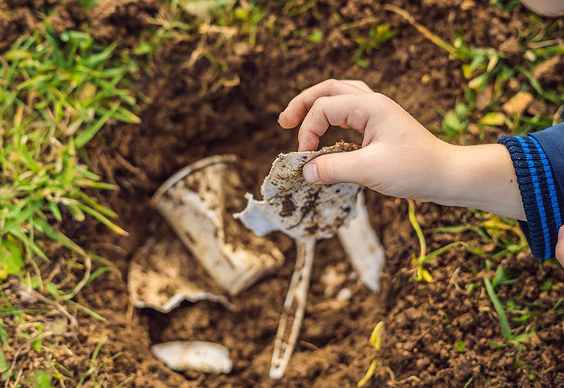 Polyester biodégradable greige, ayant la même durabilité et la même résistance que le polyester ordinaire, n'engendre pas de lysat lors d'une utilisation normale et se décompose dans des conditions d'enfouissement. Les vêtements ne posent plus de problèmes environnementaux liés aux déchets textiles, évitant ainsi les dommages inévitables causés à la vie marine. C'est un matériau respectueux de l'environnement. Convient aux vêtements de sport, aux vêtements d'extérieur, aux vêtements décontractés urbains, aux sacs, aux poussettes et aux chaussures.