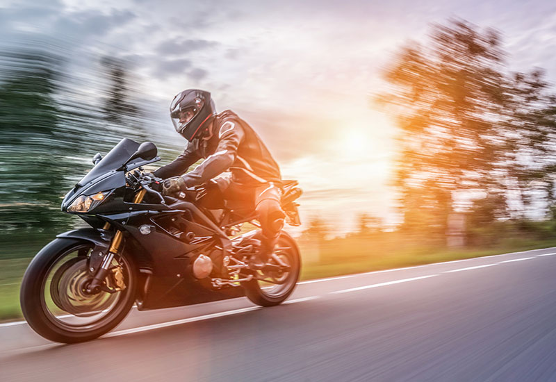 Pour les vêtements de moto, les combinaisons de course, les uniformes.