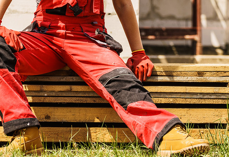 Abbigliamento da lavoro invernale per rimanere al caldo sul lavoro con una vasta gamma di abbigliamento e accessori adatti al clima più freddo.